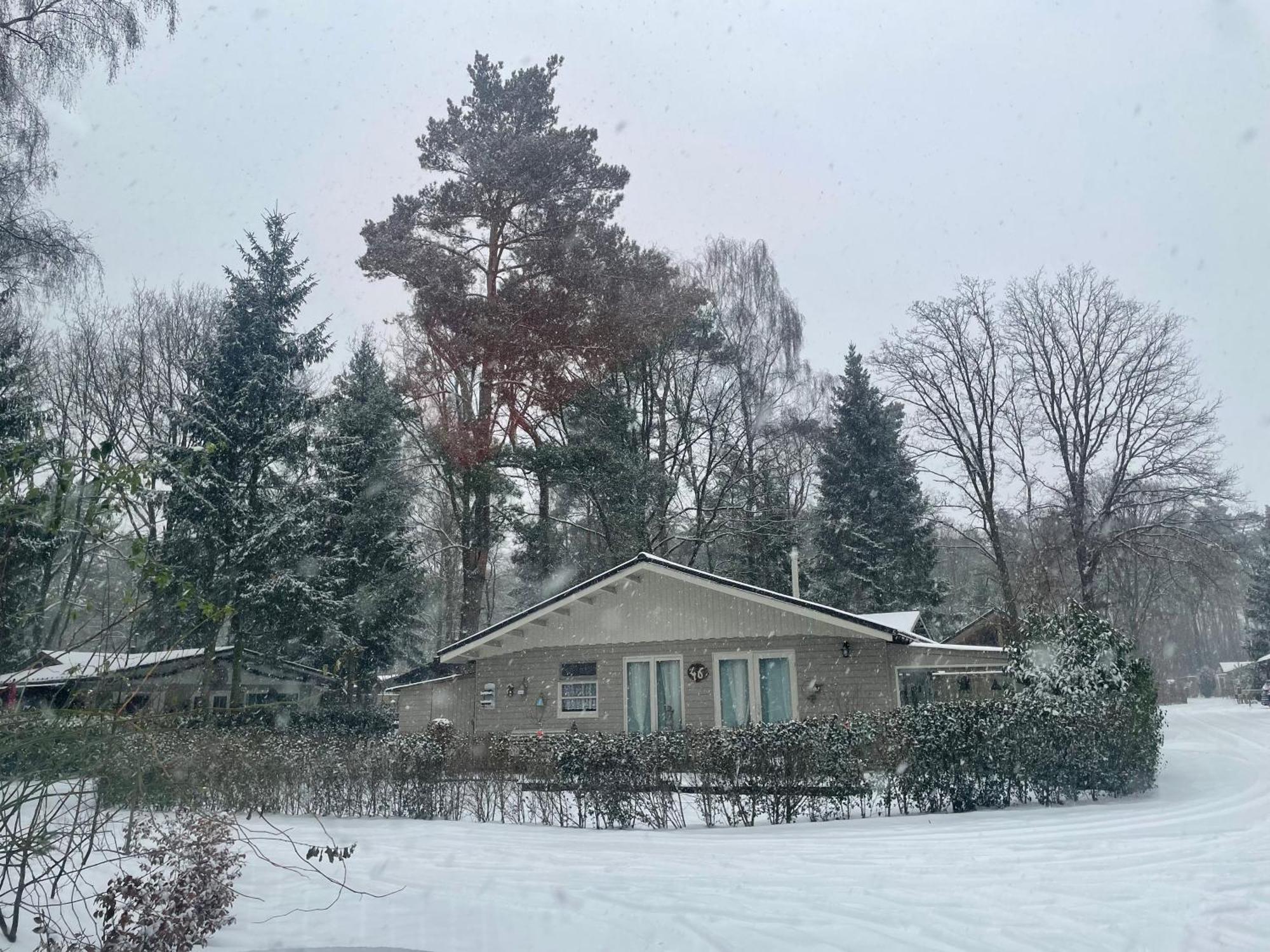 Chalet Sint-Hubertus Zutendaal Exterior photo